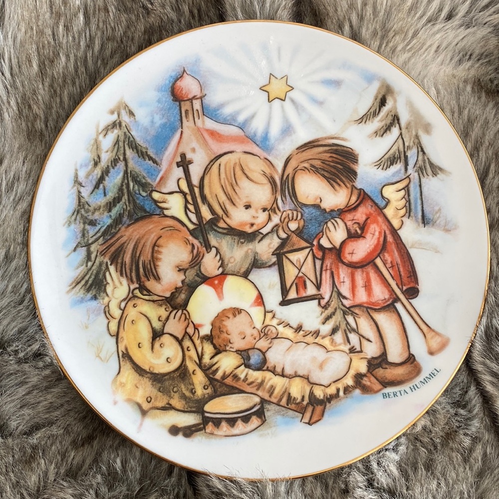 Berta Hummel Goebel 'Joyous Celebration' 8" Diameter Plate |  Germany